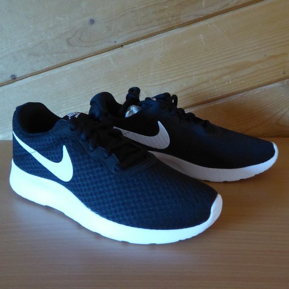 Nike Tanjun Black White Women's Ladies Sneakers Running Shoes Brand New - Picture 2 of 10